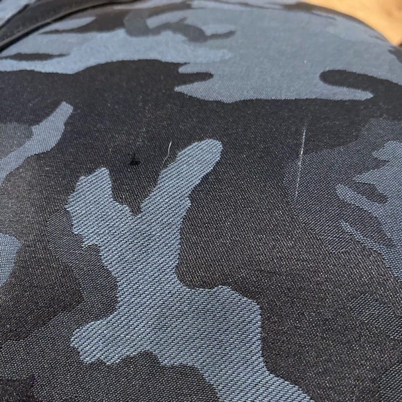 Lululemon Out of Range Black and Gray Camouflage Duffel Bag - Picture 11 of 15